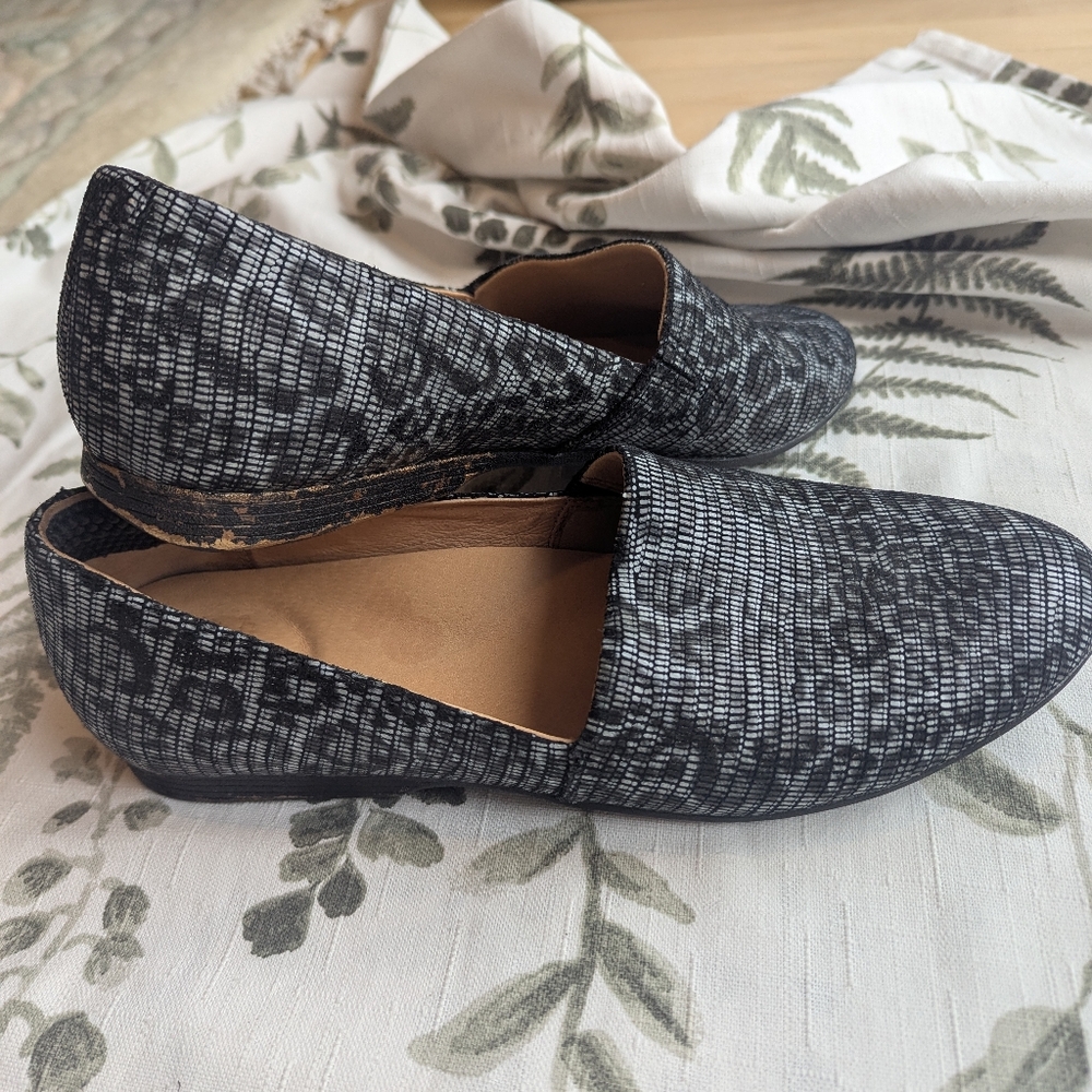 Dansko Flats Size 42